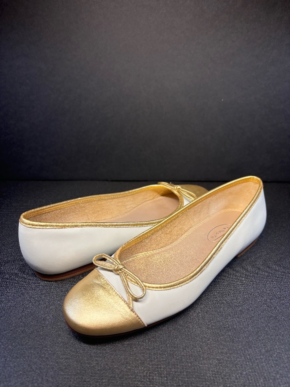 Talbots Gold Cap Toe Leather Ballet Flats White Gold Bow Shoes 7.5 AA Narrow